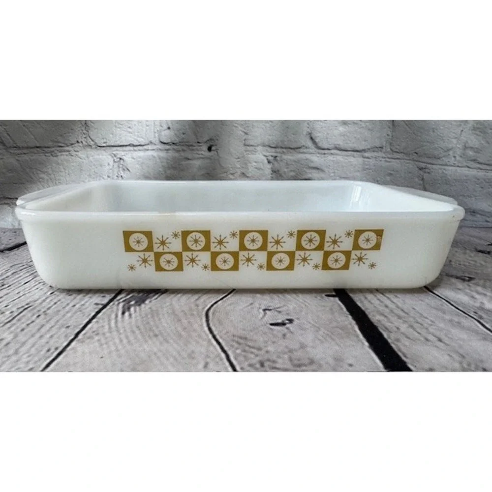 Fire King ANCHOR HOCKING‎ Casserole Dish Atomic Star Glow 7 X 12 Inch White Milk